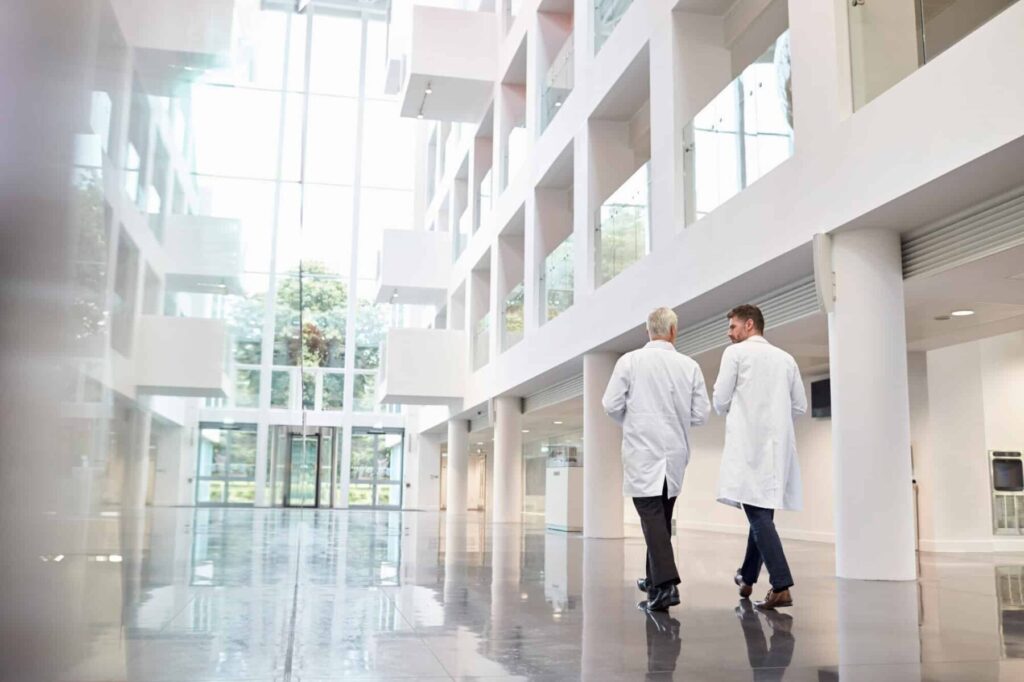 Iluminación de emergencia inteligente para hospitales: Zemper presenta su nuevo módulo sectorial con SmartZ® 3 zemper hospital 01 1800x1198 1